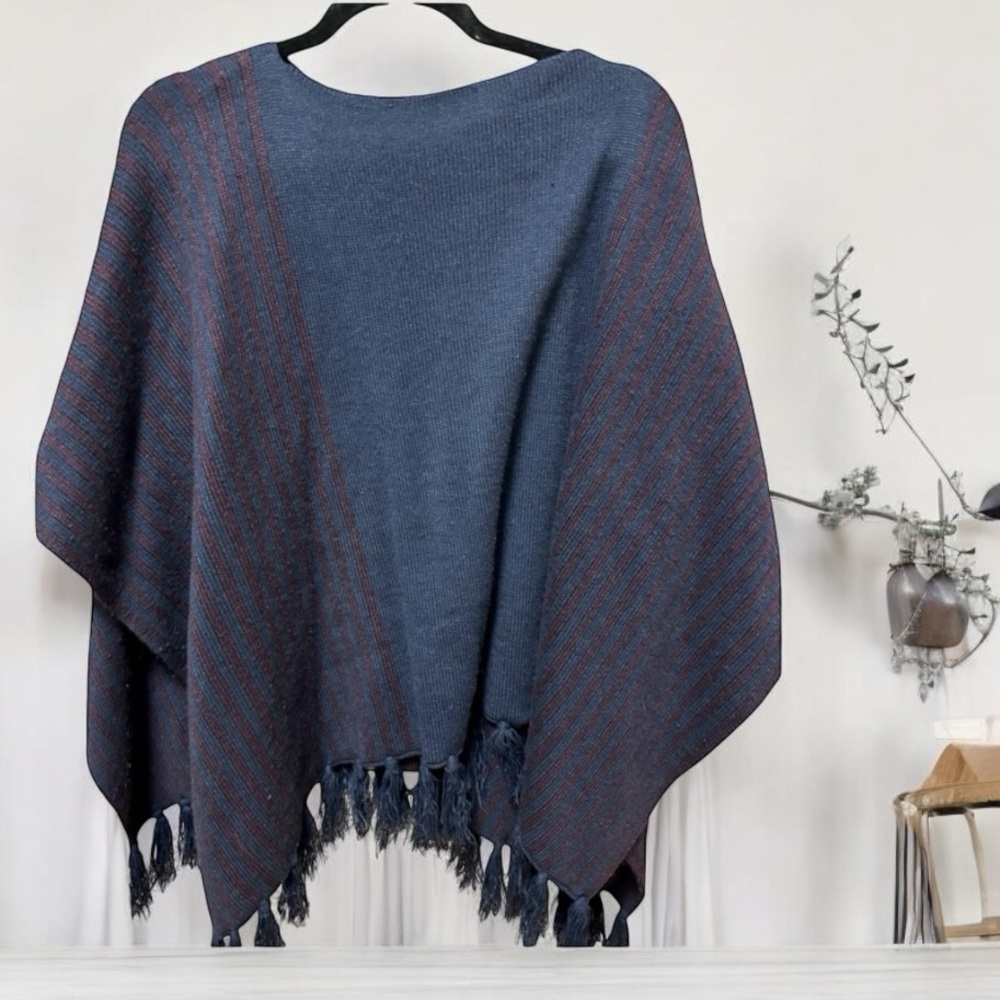 48 hour Sale Women’s Reversible Poncho EUC Final Sale - Picture 2 of 2